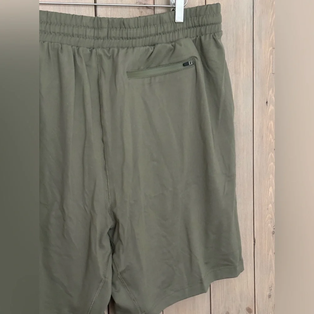 FEAT:‎ Mens BlanketBlend Move XXL Short in Dark Sage